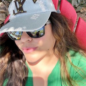 🔥Like New CHANEL sunnies 🕶️😎